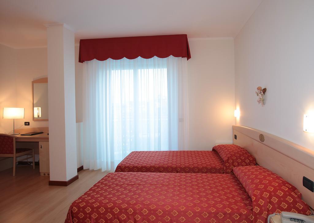 Hotel Helios Lido di Jesolo Eksteriør bilde