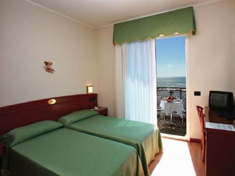 Hotel Helios Lido di Jesolo Eksteriør bilde